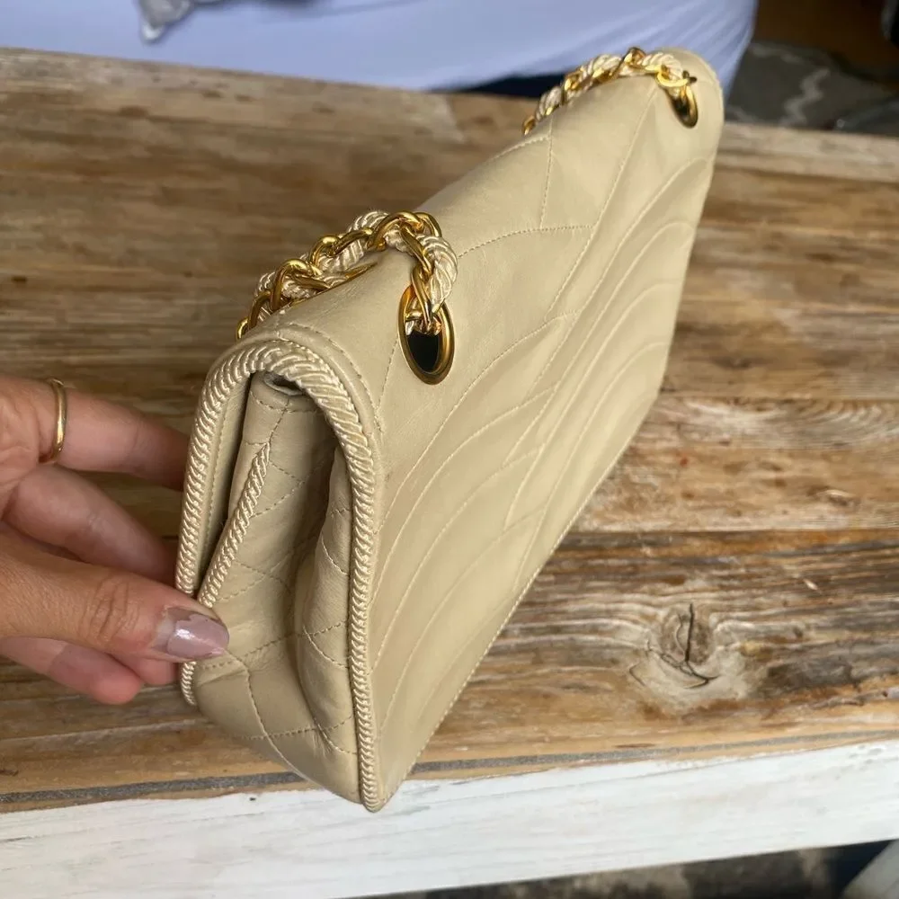 Vintage CHANEL Lambskin Cross Body Bag Cream / Gold Hardware